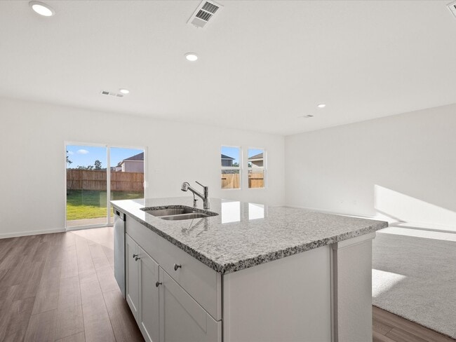 Photo - 608 Craven St