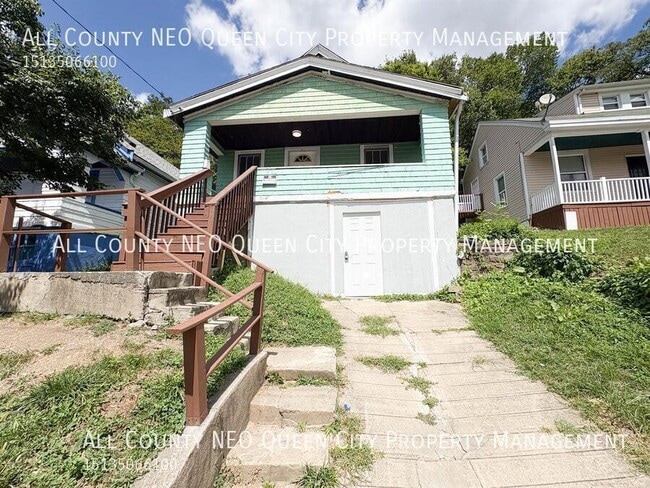 Building Photo - 1854 Denham St Rental
