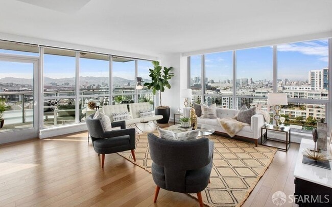 Photo - 708 Long Bridge St