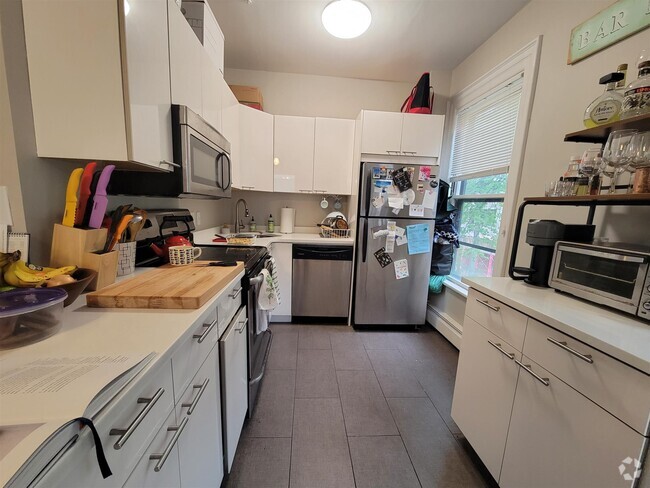Building Photo - 9 Story St Unit 2 Rental
