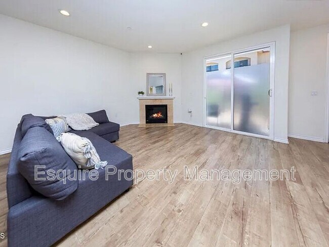 345 Newbury Vista Ln