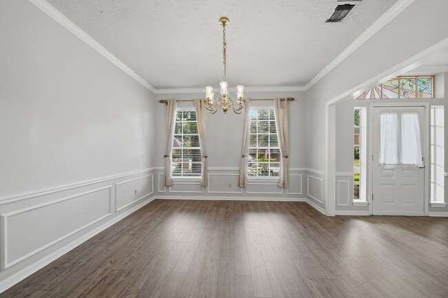 Building Photo - 15122 Greenleaf Ln