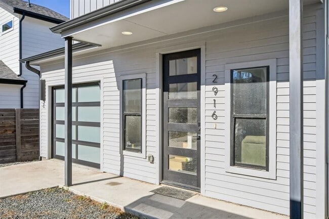 Photo - 2916 E 13th St