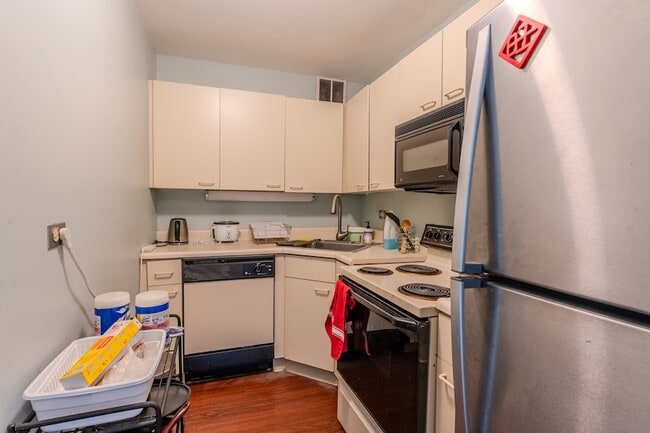 Photo - 1700 E 56th St Unit 1403