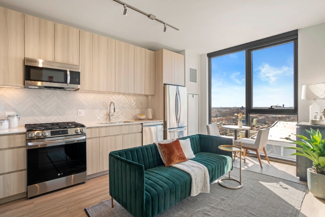 Photo - 535 S Damen Ave