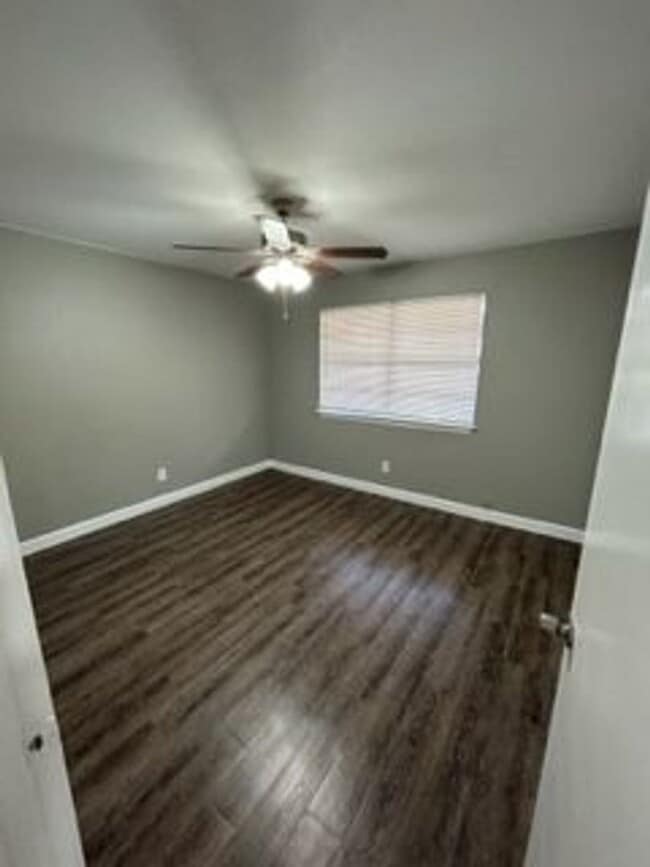 Photo - 400 Donnell Dr Unit B