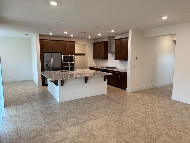 Photo - Lovely 4 Bedroom Home With Easy Landscaping And Beautiful Interior