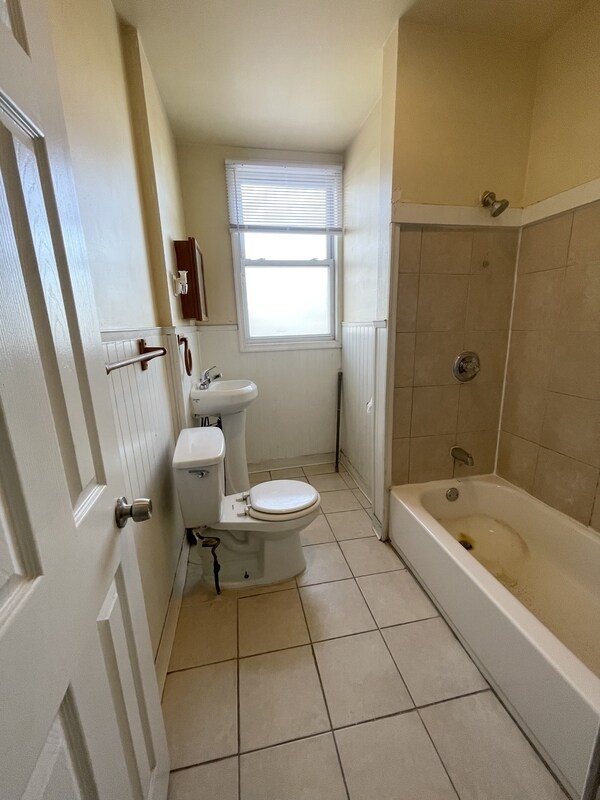 Photo - 313 S 60th St