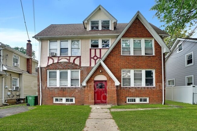 Building Photo - 706 Chestnut St Unit 3rd Floor