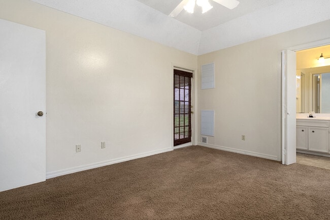 Building Photo - Beautiful 3 bedroom / 2 bath