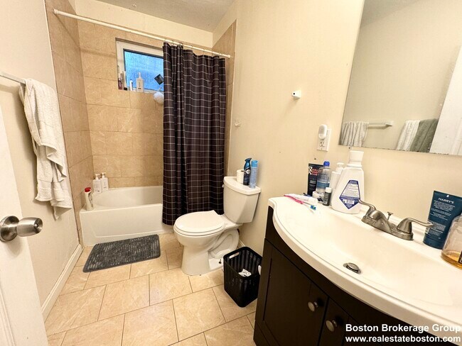 Photo - 93A Hillside St