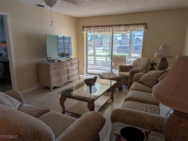 Building Photo - 4940 Vincennes St Unit 204