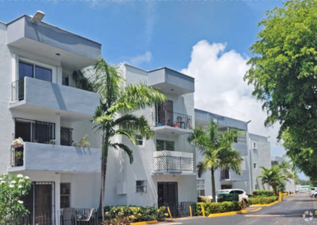 Building Photo - 2498 SW 17th Ave Rental