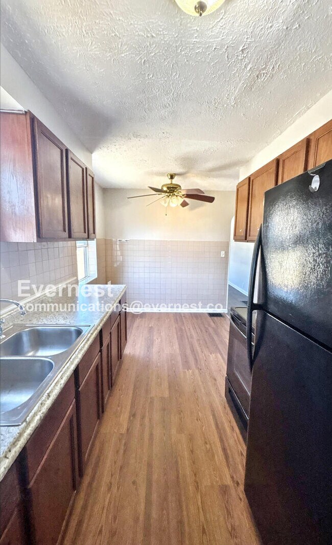 Photo - 1261 Hildreth Ave