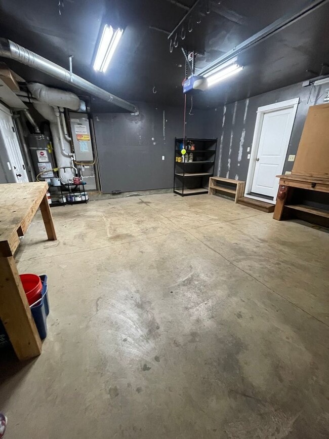 Photo - **MOVE IN SPECIAL** Gorgeous Pet Friendly ...