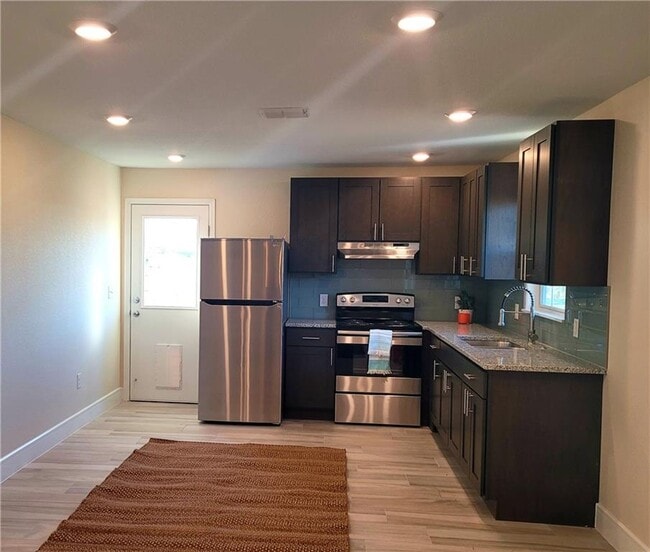 765 Ivy Switch Rd Townhome For Rent in Luling, TX