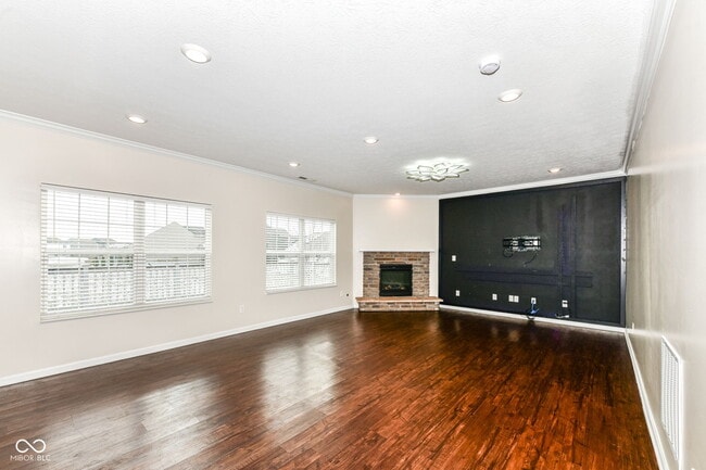 Photo - 5825 Sheffield Ln
