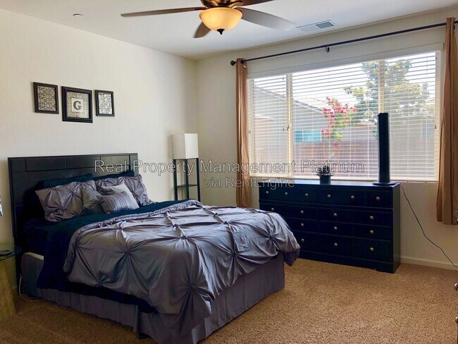 Photo - 3031 N Schneider Ave