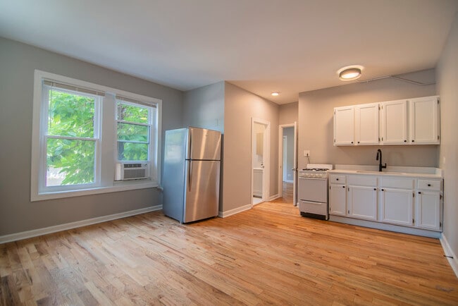 Photo - 1414 W Pratt Blvd Unit 208