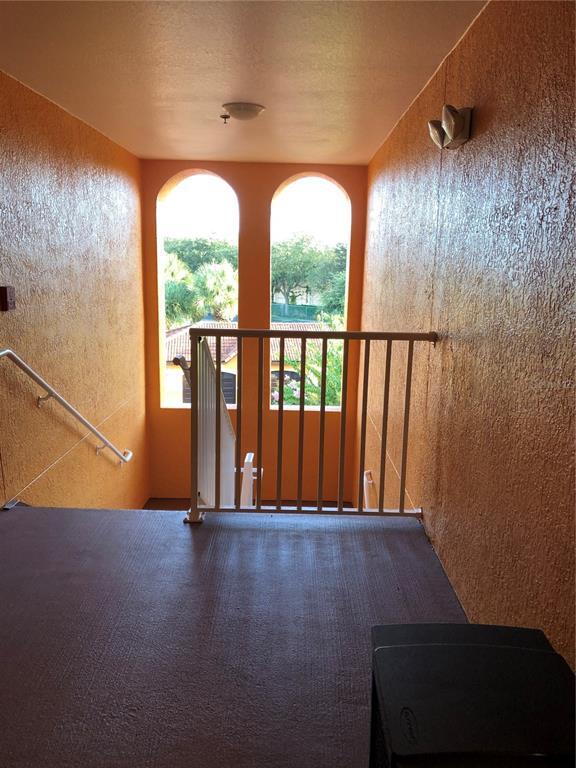 Photo - 5475 Vineland Rd Unit 8304