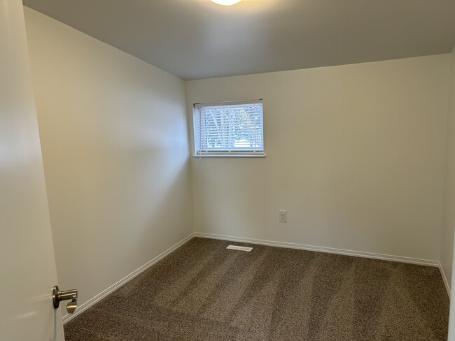 Photo - 5915-5119 119 Ave Unit Upper - G1