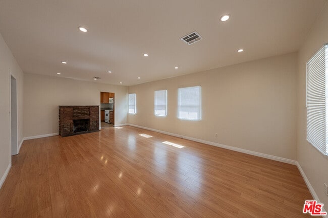 361 W Wilson Ave