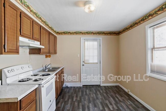 Photo - 537 Guilford Ave