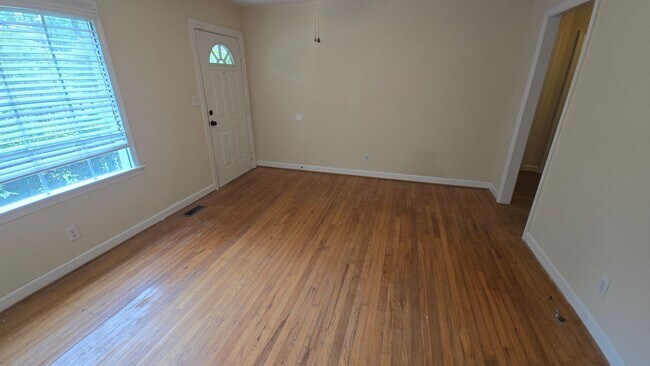 Photo - 411 Northwood St