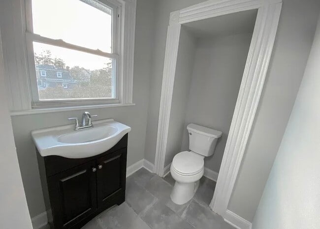 Bathroom#1 - 426 Cornelia St Unit A