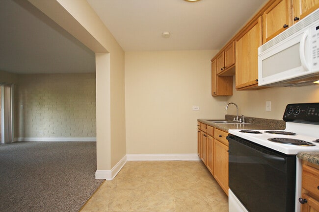 Photo - Student-Friendly 1800 JPA Garden Apartment Near UVA Unit 2
