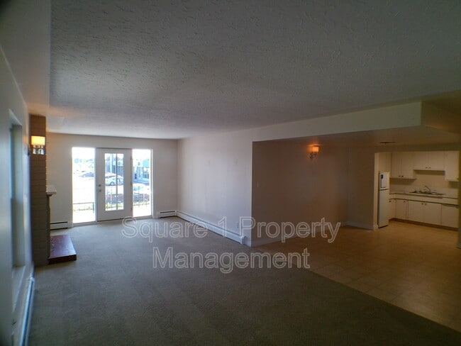Photo - 6233-6124 124 St NW