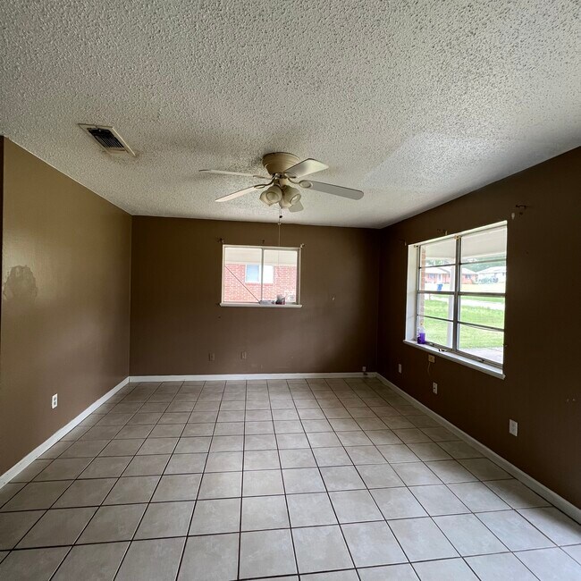 Photo - 107 Magnolia St