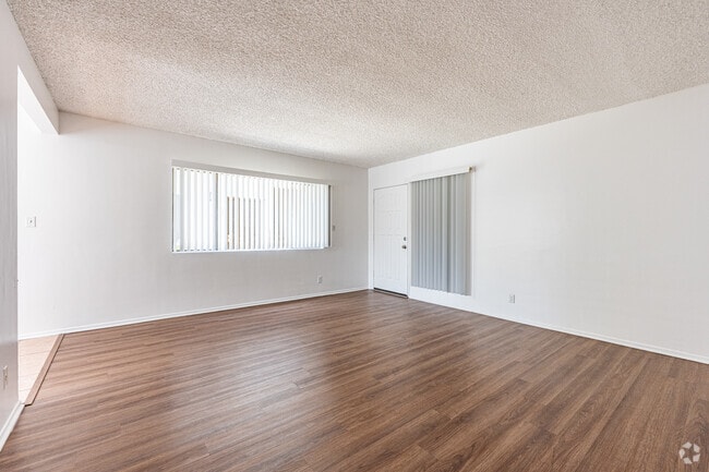 2BR, 1BA - 888SF - Living Room