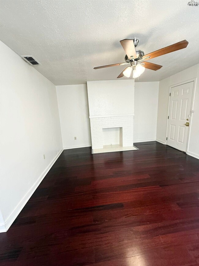 Building Photo - 2137 Avenue E