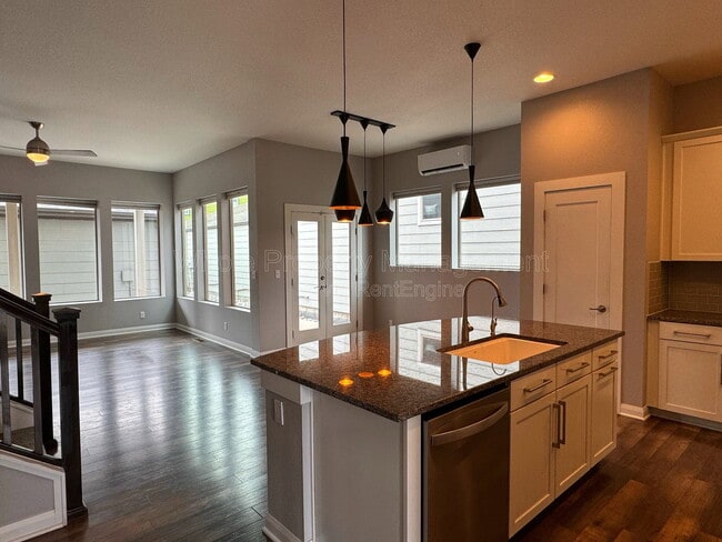 Photo - 6771 Larsh Dr