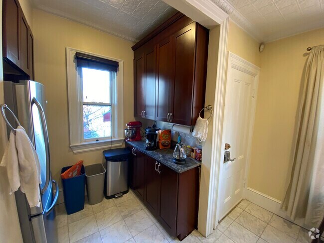 Building Photo - 381 Highland Ave Unit 2 Rental