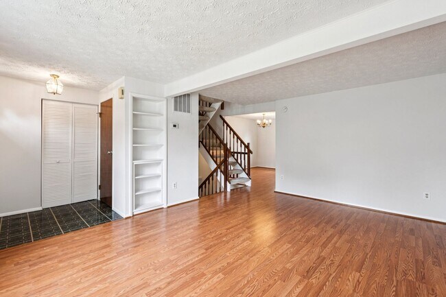 7994 Tyson Oaks Cir