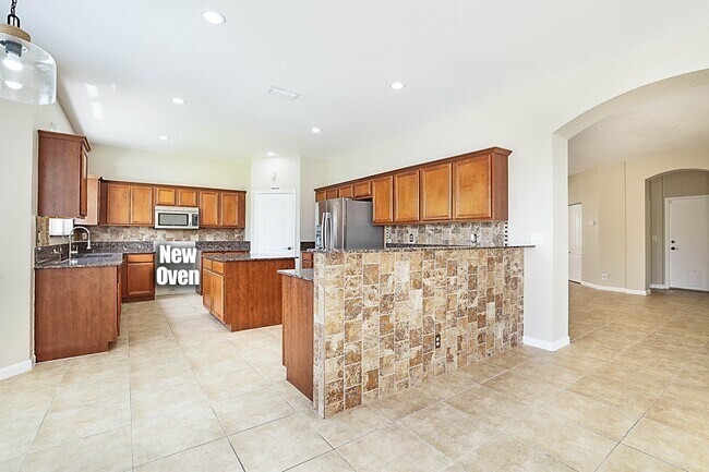 Photo - 122 Kensington Way