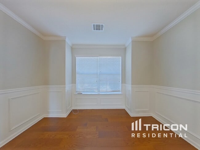 Photo - 6985 Borowood Ln