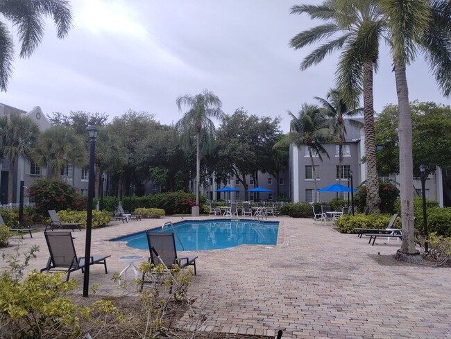 Building Photo - Rarely available 2bed/1den/2bath Unit APT 307