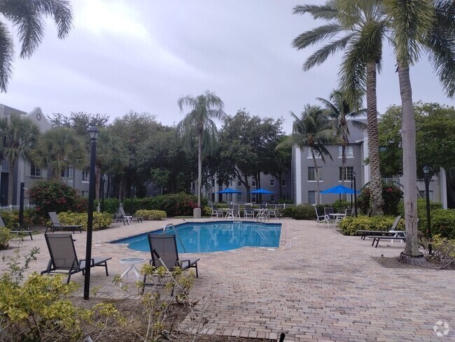 Building Photo - Spacious 3bedroom, 3bath condo Unit 202