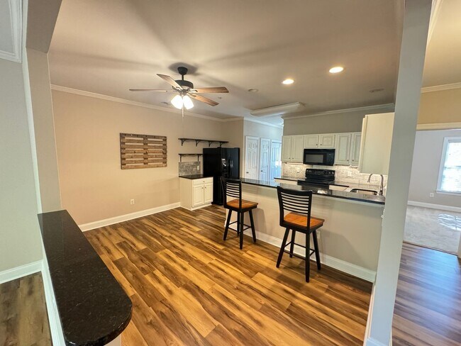 Photo - Beautiful 2 bed 2 bath Condo - In Great Lo...