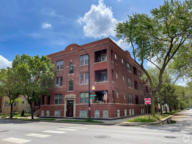 Building Photo - 3757 W Addison St Rental