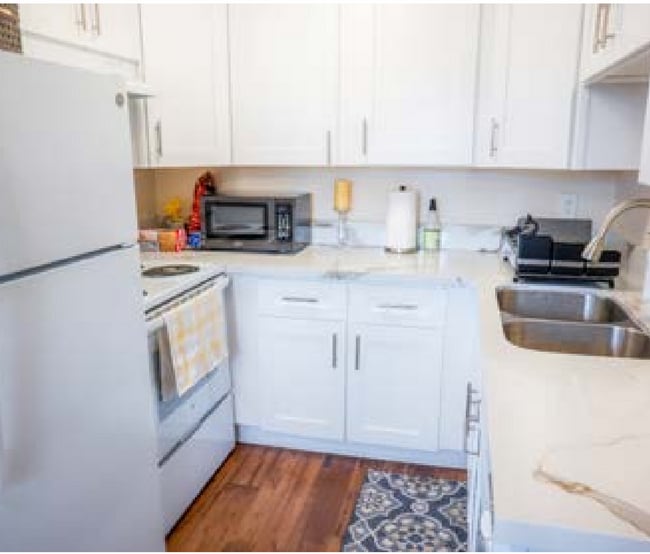 Photo - Parkway Plaza Apartments