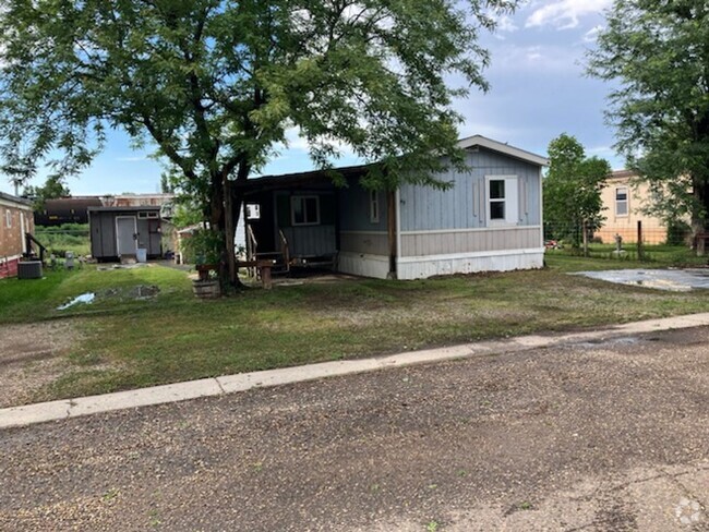 Building Photo - 3 bed, 2 bath Trailer house with outer sto...
