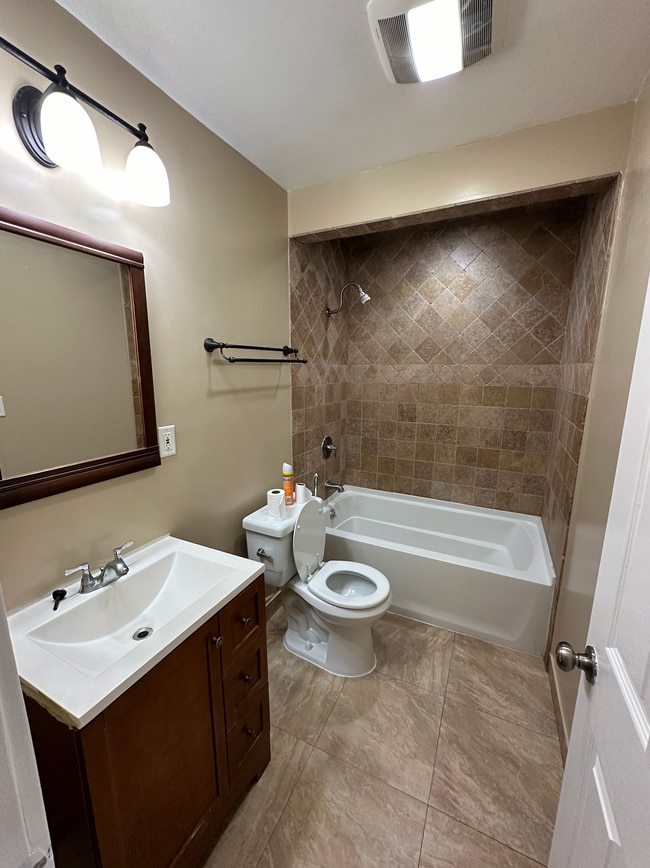 Baño - 3521 3/4 10th Ave