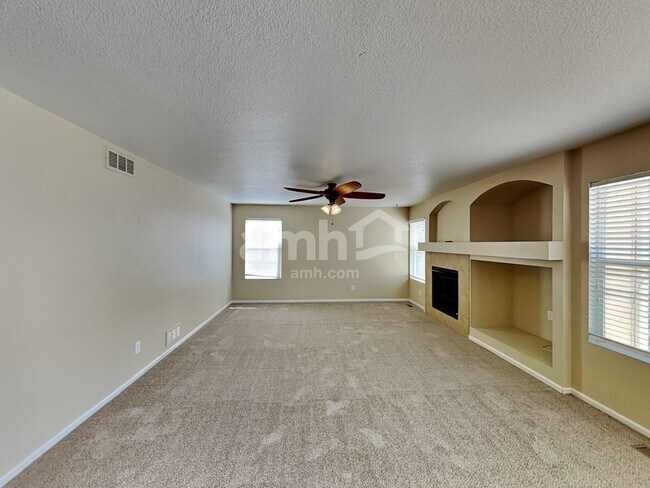 Photo - 10175 Fraser St