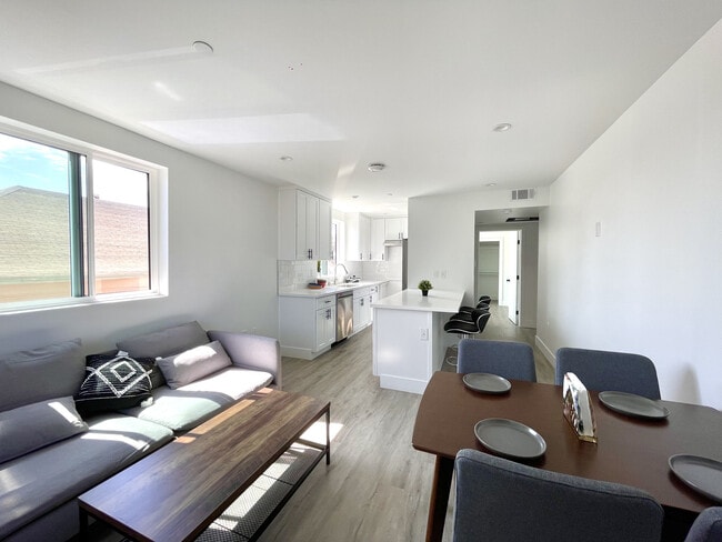 1299 3BR, 3BA - 1297-1299 W 36th St Student Housing near USC