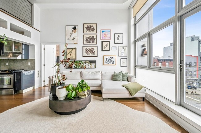 Photo - 390 Lorimer St