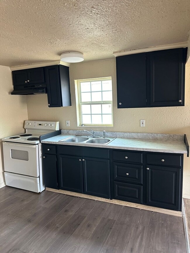 Photo - 3204 Russell St